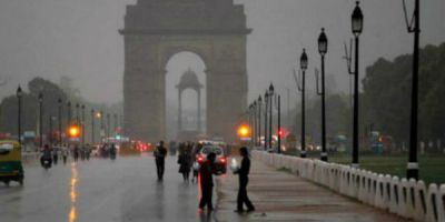 तितली तूफान के चलते दिल्ली में मौसम का ​बिगड़ा मिजाज