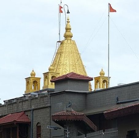 जिंदगी भर फकीरी में रहा ये संत, लेकिन इसके मंदिर में आते हैं अरबों रूपये