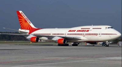 एयर इंडिया की फ्लाइट से गिरी महिला गंभीर रूप से घायल