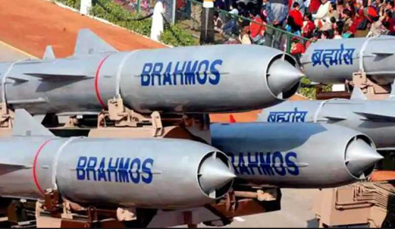 चीन ने बनाई 'ब्रम्होस' से भी बेहतर मिसाइल, पाक खरीदने को तैयार- रिपोर्ट्स