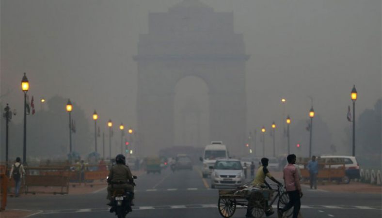 और जहरीली हुई दिल्ली की हवा, रिकॉर्ड स्तर पर पहुंचा प्रदूषण