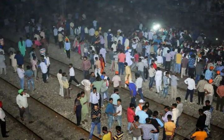 अमृतसर रेल हादसा : मारे गए 61 लोगों में से 40 लोगों की हुई पहचान, 36 का अंतिम संस्कार