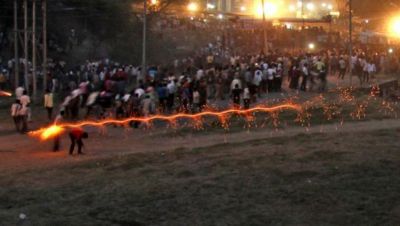 इंदौर: 'हिंगोट' युद्ध में जमकर चले आग के गोले