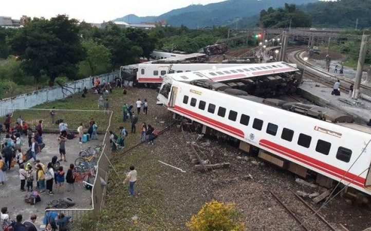 ताइवान में रेल हादसा, 22 लोगों की मौत