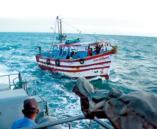 पांच भारतीय मछुआरों को श्रीलंकाई नौसेना ने किया गिरफ्तार
