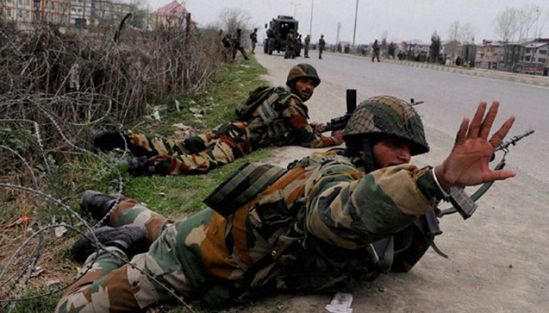 जम्मू कश्मीर: सुरक्षाबलों और आतंकियों के बीच हुई मुठभेड़ में लश्कर के दो आतंकी ढेर