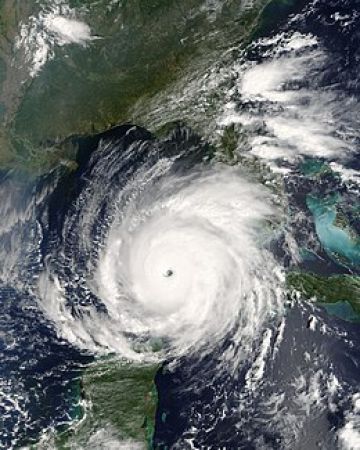 विला तूफान पहुंचा मेक्सिको के समुद्री तट पर