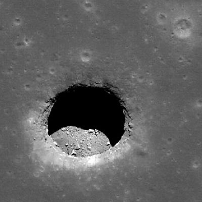चाँद पर मिली 50 कि.मी. लम्बी गुफा