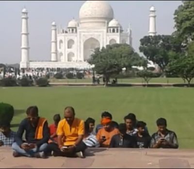 ताजमहल परिसर में 'शिव चालीसा' पढ़ने पर हुआ वबाल