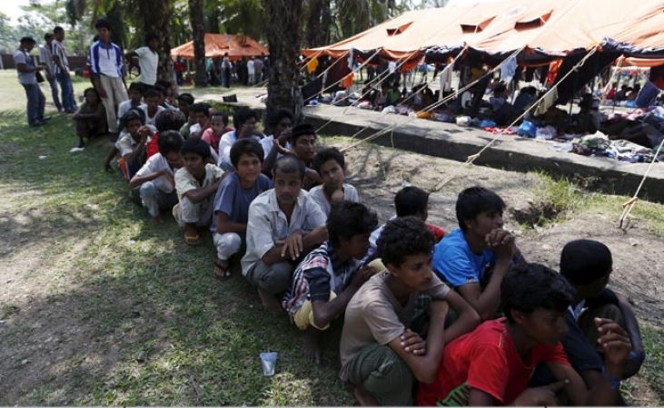 6,04,000 रोहिंग्या ने ली बांग्लादेश की शरण