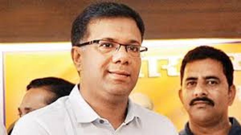 गोवा के स्वस्थ्य मंत्री ने किया खुलासा, घर पर अग्नाशयी कैंसर का इलाज करा रहे हैं पर्रिकर