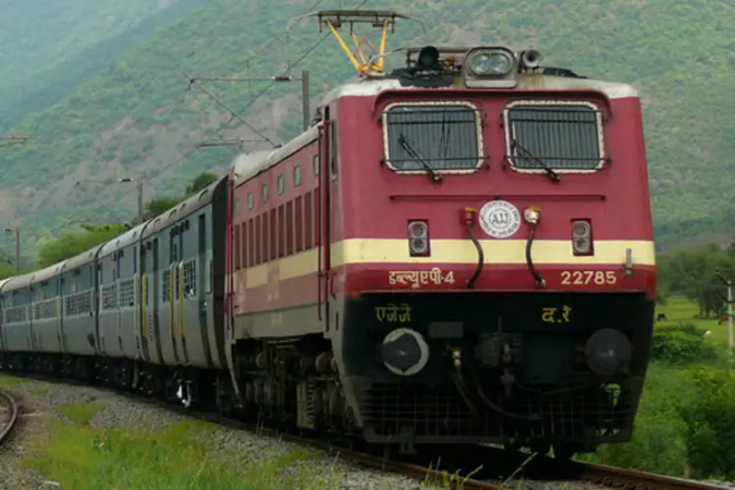 कर्नाटक में हुआ बड़ा रेल हादसा, 50 से भी ज्यादा भेड़ों ने गंवाई अपनी जान