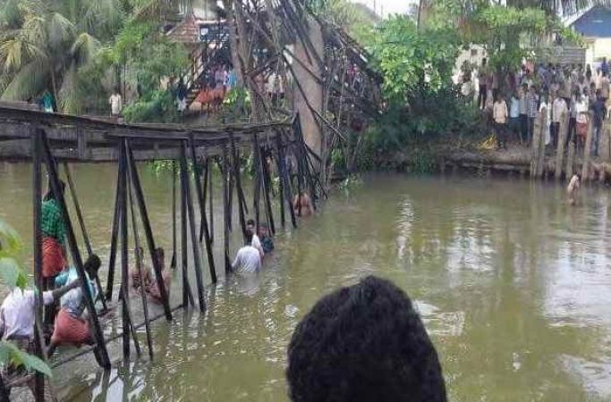 केरल के कोल्लम में लोहे का पुल टुटा, कई घायल