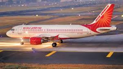 एयर इंडिया में यात्री ने महिला की सीट पर की यूरिन, जयंत सिन्हा ने दिए जाँच के आदेश
