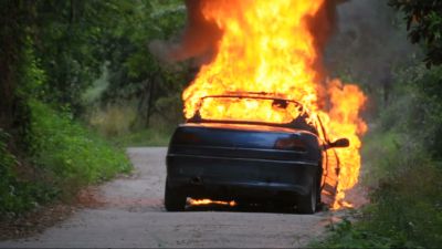 कार की सीएनजी किट में आग, हुआ बढ़ा हादसा