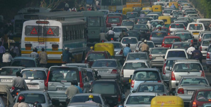 देश में पब्लिक ट्रांसपोर्ट घटना, निजी वाहनों का बढ़ना बड़े संकट की और इशारा