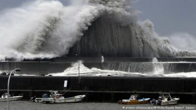 सुनामी से भी घातक तूफ़ान 'जेबी' पहुंचा जापान, भारी तबाही की आशंका