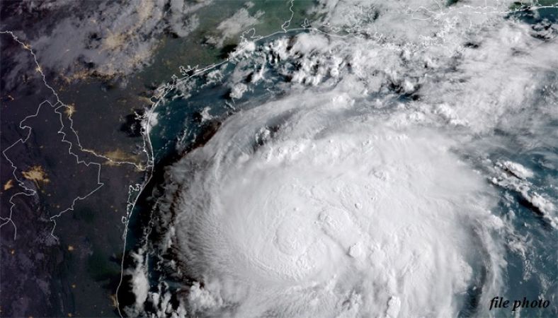 कैरिबियाई द्वीप पर श्रेणी 4 की तीव्रता का तूफान आने का अलर्ट किया जारी