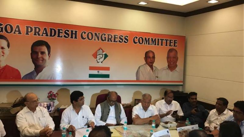 गोवा सरकार को गिराने के लिए BJP के तीन विधायक हमारे संपर्क में : कांग्रेस
