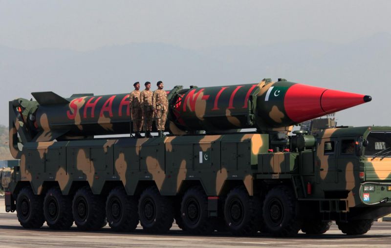रिपोर्ट में हुआ खुलासा, पाकिस्तान के पास है इतने परमाणु हथियार
