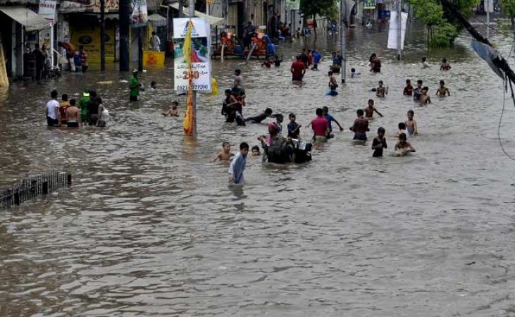 पाकिस्तान में बारिश से 164 की मौत