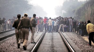दिल्ली में हुआ रेल हादसा, बच गई जान!