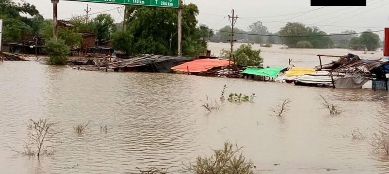 मध्यप्रदेश में भारी बारिश से कई गाँव टापू में तब्दील, नदी-नाले उफान पर