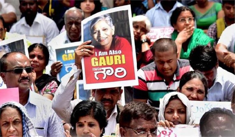 गौरी लंकेश की हत्या पर समर्थकों ने निकाली मार्च
