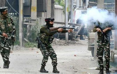 जम्मू कश्मीर: मुठभेड़ में लश्कर का आतंकी ढेर, एक पुलिसकर्मी भी घायल