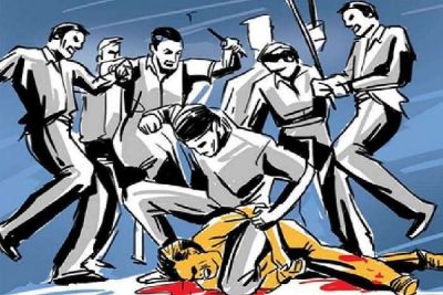 कर्नाटक: मुस्लिम युवती के साथ बैठे दलित युवक को बदमाशों ने पीटा, मोबाइल भी छीने