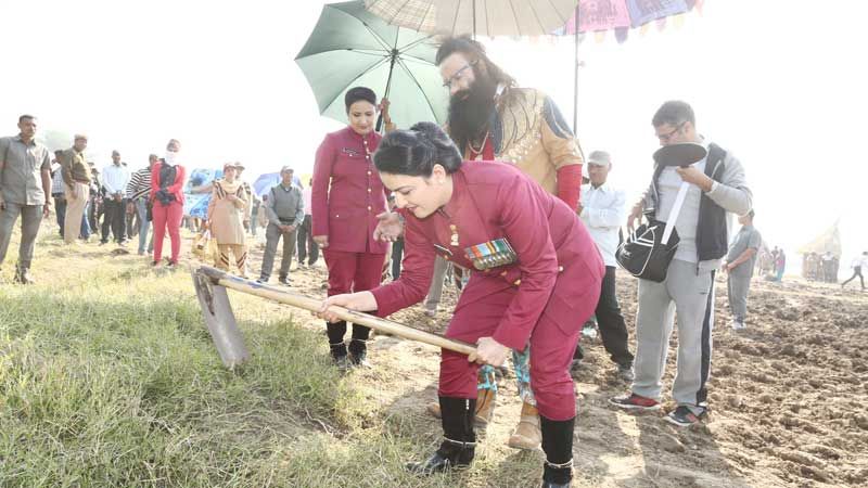 नेपाल बॉर्डर पर हनीप्रीत तलाश