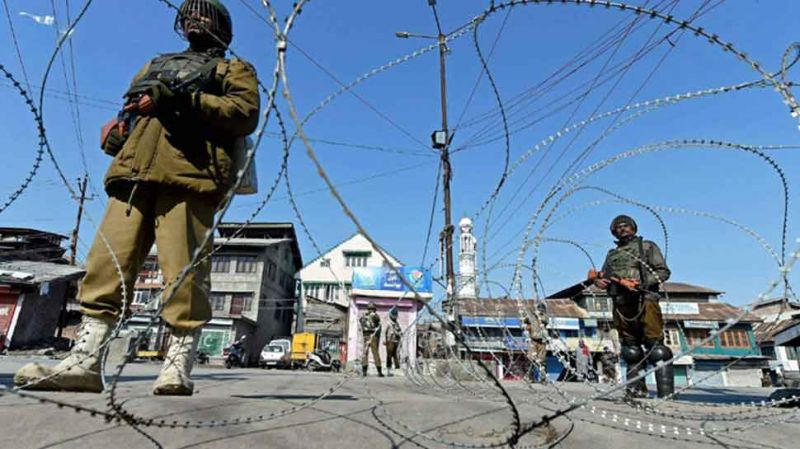 जम्मू कश्मीर : CRPF कैंप पर ग्रेनेड से हमला, 1 जवान गंभीर