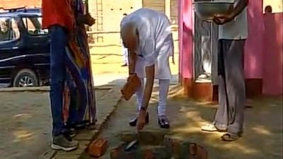 शहंशाहपुर में PM ने किया शौचालय निर्माणकार्य का शुभारंभ