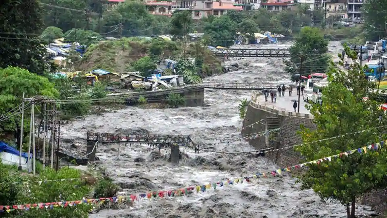 उत्तर भारत में नहीं थम रहा बारिश का कहर, 11 की मौत 45 लापता