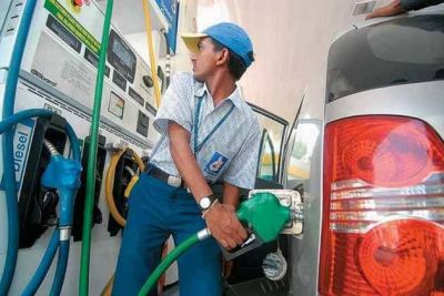 नहीं थम रहीं पेट्रोल-डीज़ल की कीमतें, आज फिर हुआ बड़ा इजाफा
