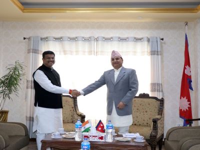 नेपाल के कार्यकारी पीएम से मिले पेट्रोलियम मंत्री प्रधान, द्विपक्षीय मुद्दों पर की चर्चा