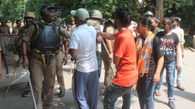 दिल्ली में BHU छात्रों को PM आवास से किया गिरफ्तार