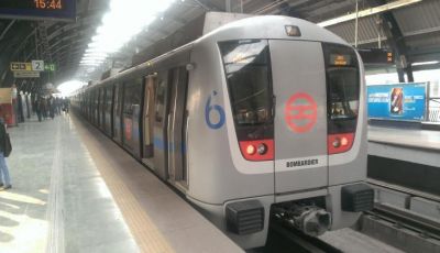 सरकार नहीं चाहती बढ़े दिल्ली मेट्रो का किराया, गर्मा रही राजनीति
