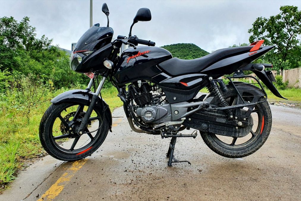 Bajaj Pulsar 125 Neon का BS6 मॉडल हुआ लॉन्च, कीमत कर देगी खरीदने पर मजबूर