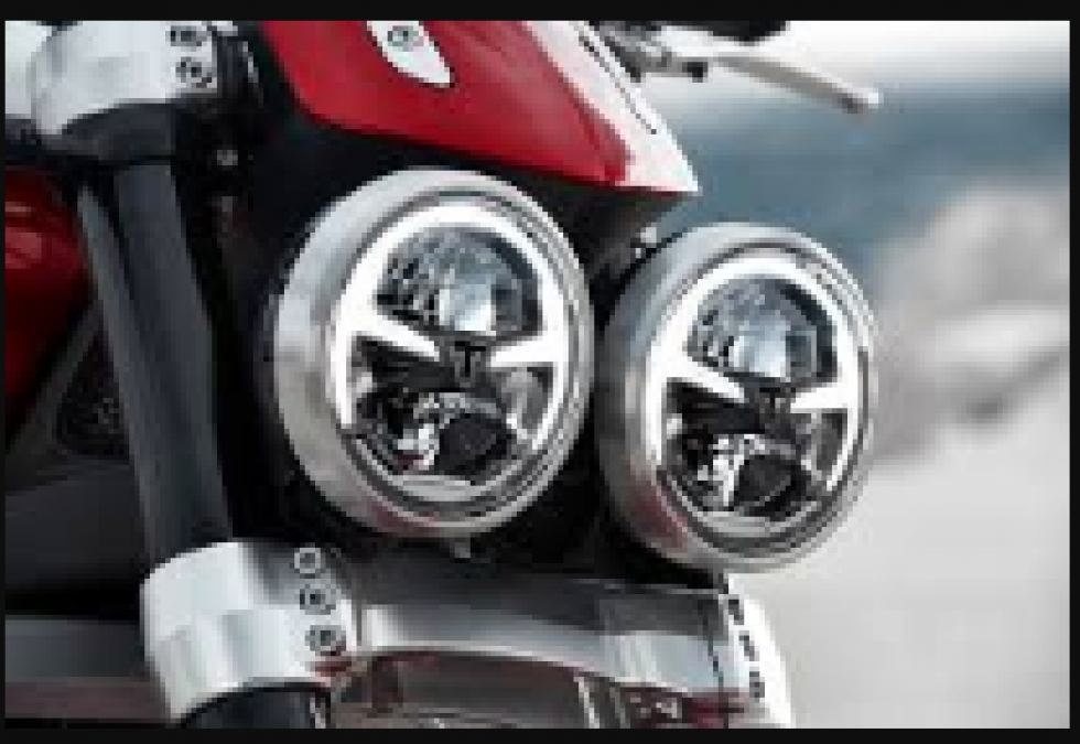 Triumph Motorcycles ने मस्कुलर रोडस्टर बाइक को पेश किया, जाने फीचर्स