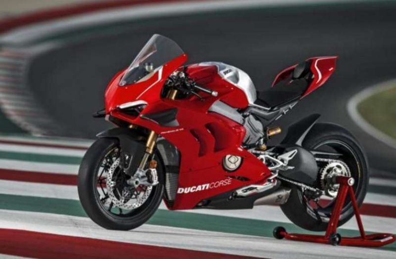 74 लाख रु की भारी भरकम कीमत के साथ लॉन्च हुई Ducati Panigale V4, हिला देगा हर एक फीचर...