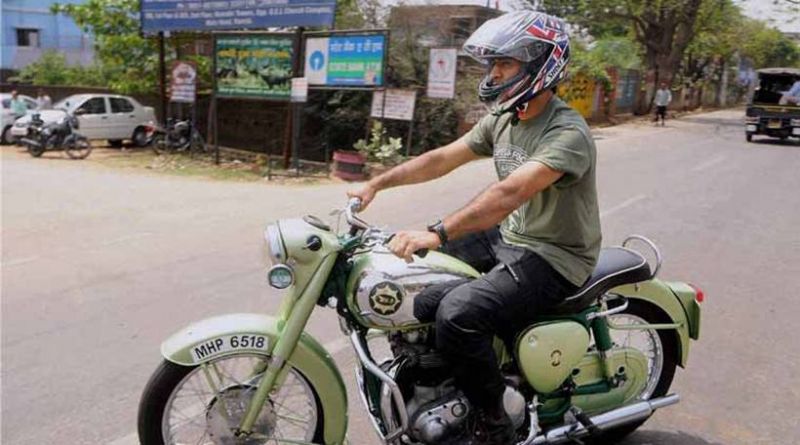 एमएस धोनी और जॉन अब्राहम के पास है ये महंगी और धांसू बाइक