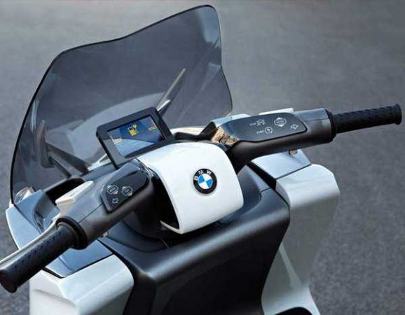 लक्ज़री कार निर्माता कम्पनी BMW ने पेश किया स्कूटर