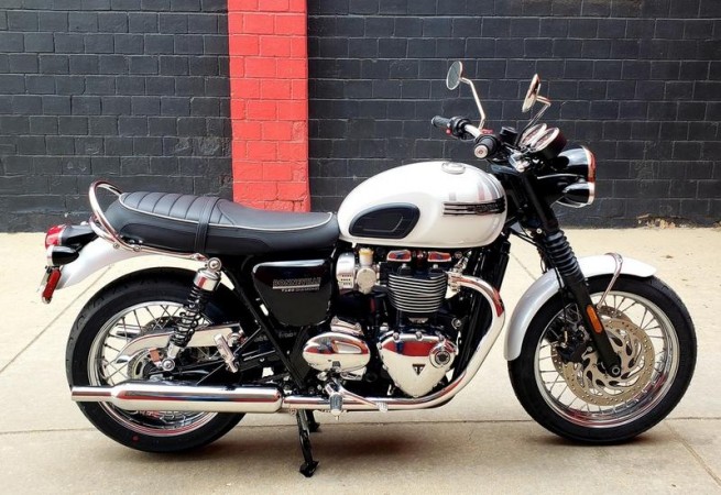 Triumph: A great chance to buy this powerful motorcycle in the best offer