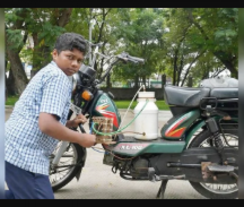 A student studying in a government school makes bike running on hydrogen