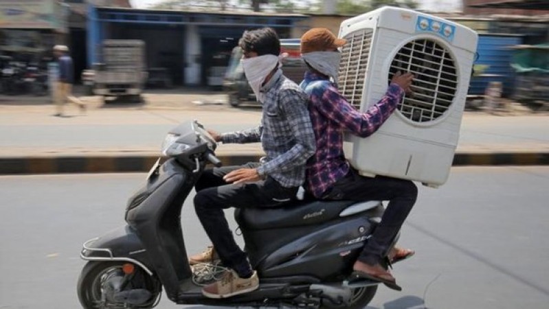 Helmet alone is not enough, keep this in mind while driving a two-wheeler