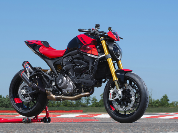 Ducati Monster SP or Kawasaki Z900RS which one is good for you?