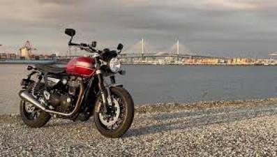 Ride Into the Future: Triumph's Speed Twin 900 & 1200 Raise the Bar for Performance