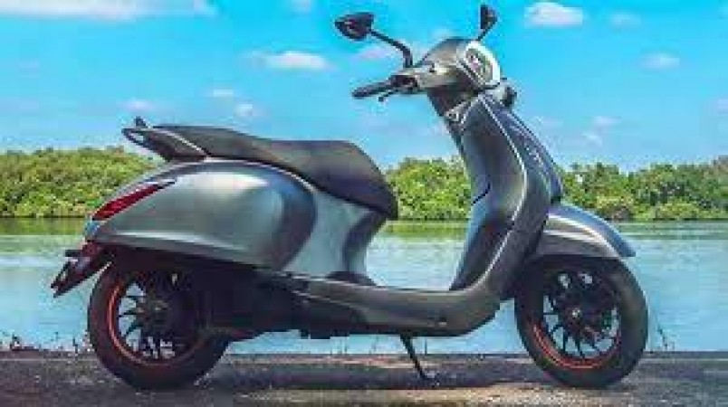 Bajaj will soon launch the updated Chetak electric scooter, preparations are also underway to launch the country's first CNG bike
