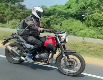 Royal Enfield Scram 411 spotted in dual tone colour ahead of launch